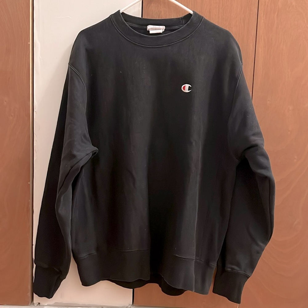 Champion Men’s thick Crewneck Black Sweashirt Larger